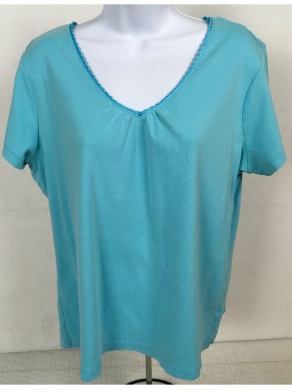 St Johns Bay Top Size XL Light Blue Tiny Scalloped V Neck Short Sleeves T shirt